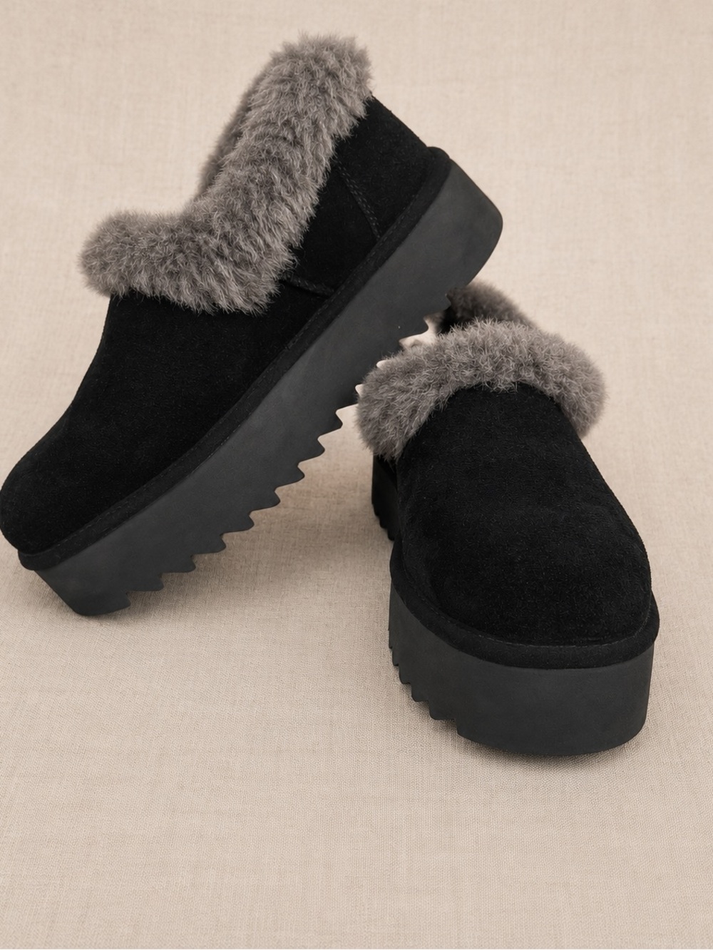 UGG Women's Nita Platform Genuine Shearling Slipper BLACK sz 8 like new